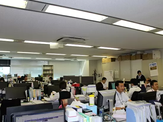 落ち着いた雰囲気のオフィス。時にはみんなでお昼を食べたりすることも♪