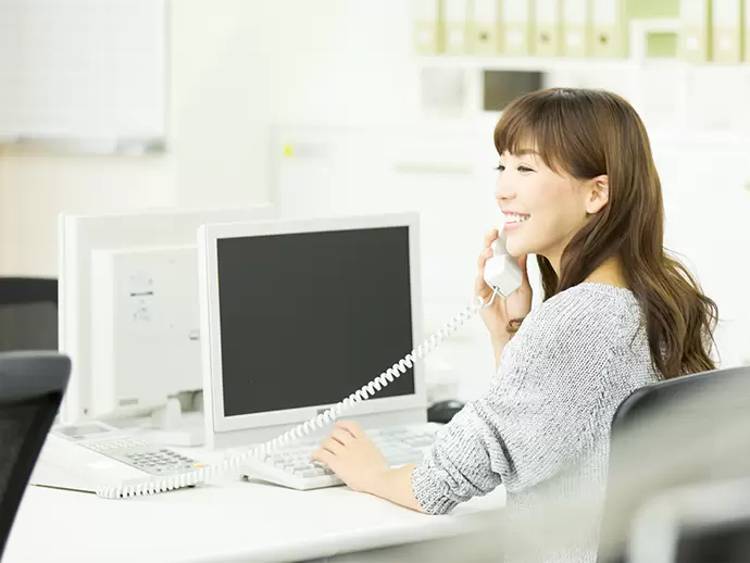 社内調整はもちろん、美容室などのお客様との連絡でコミュニケーションをとる機会もたくさん！