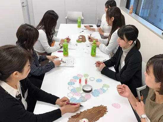各就業先のリーダーと定期的にミーティング。  優秀店舗の表彰もあり、モチベーション高く働けます！