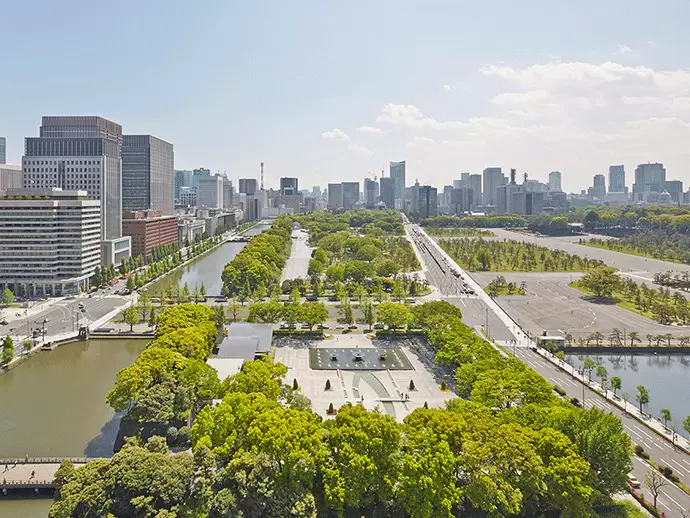 目の前に和田倉噴水公園、皇居、日比谷公園を望む絶好のロケーション。