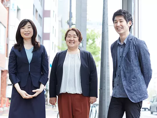 月に1回みんなで集まって、互いの近況報告しています！