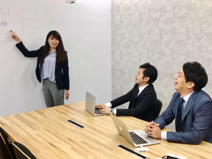 お仕事の流れや業界知識、専門用語などは、入社後に先輩社員がしっかりと教えます！