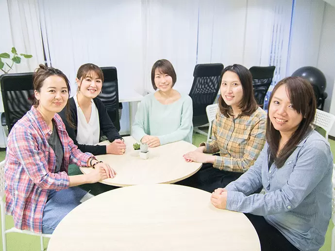 女性社員も多数活躍中！部署や職種は違っても、みんな協力しながら働いています！