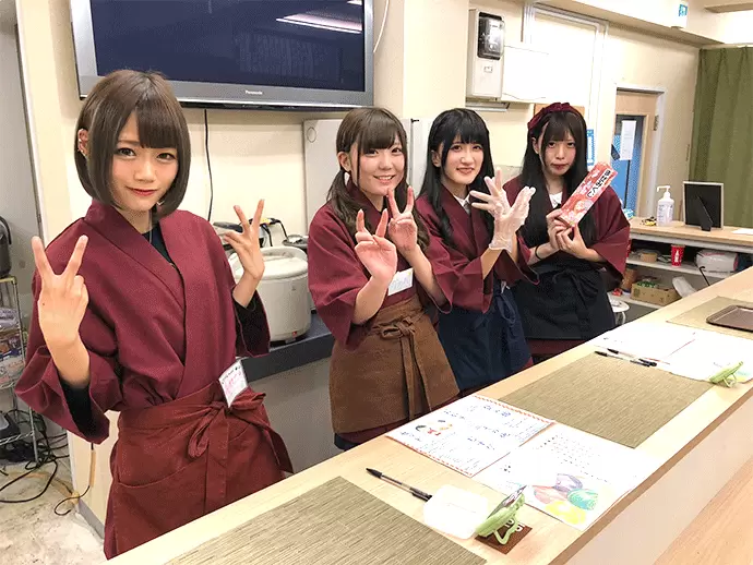 まぜむすびではキャストが作務衣を着て勤務しています♪