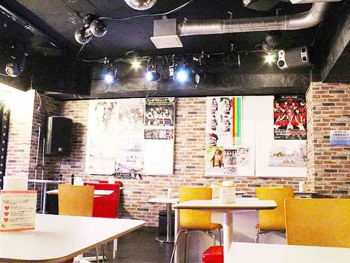 まぜる～むcafe'はライブハウスのようなちょっと暗めの照明を使用★