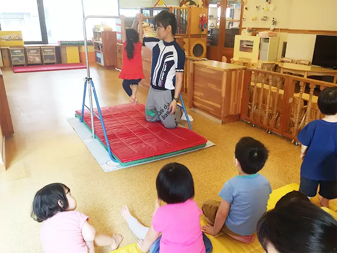 当園では特別カリキュラムを実施！体操教室の様子です。