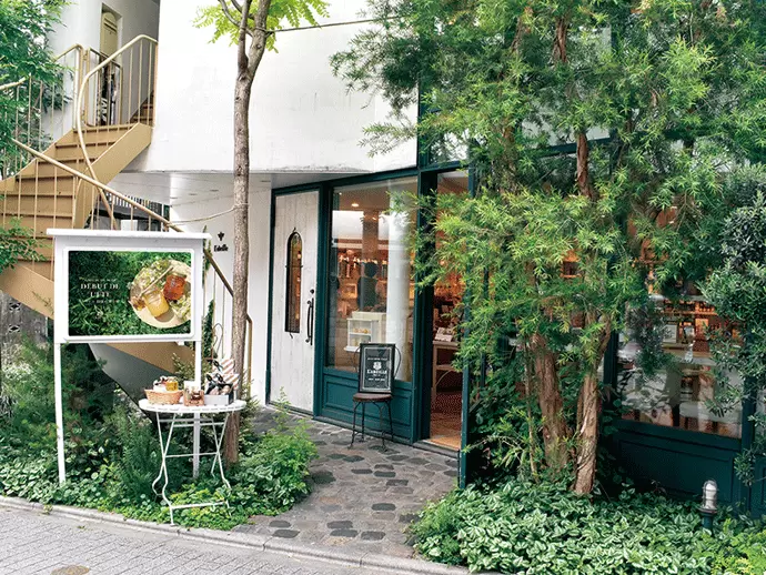 荻窪本店は南フランス、プロヴァンスの別荘をイメージした店舗です。