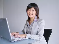 採用担当の真田です。刺激的な日々が待っていますよ