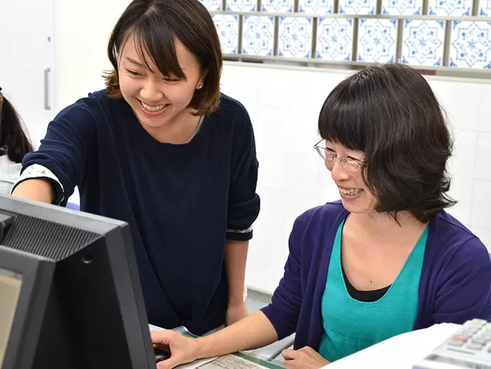 チームでのお仕事なので、互いに協力し合いながら業務を進めています。