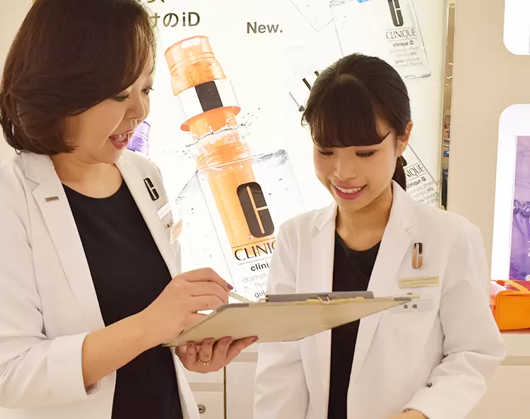 商品知識や接客のコツなど、先輩社員が丁寧にお教えします