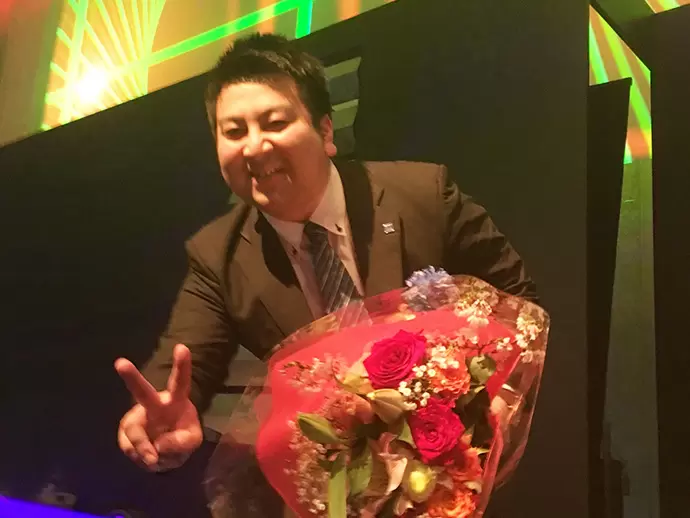 入社二年目で表彰を受けたときの写真です！頑張れば、必ず結果がでる仕事です。