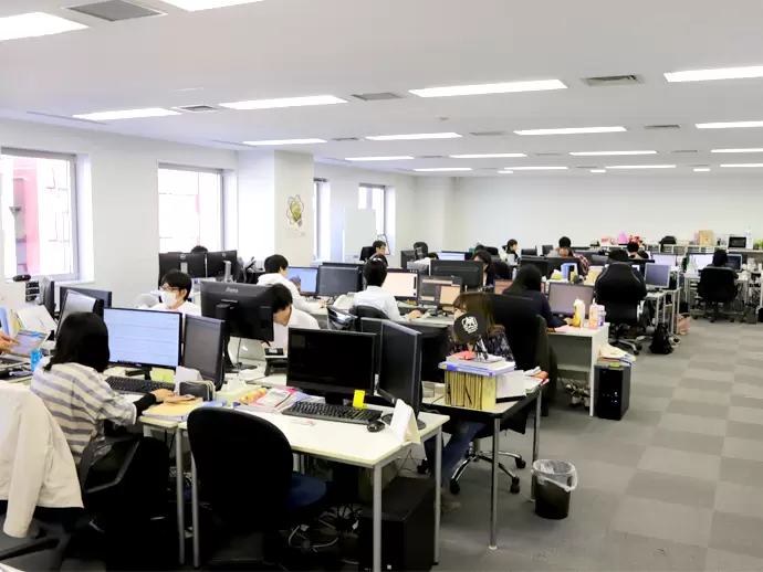 落ち着いた雰囲気のオフィス。イヤホンをして作業に集中するのもOKです！