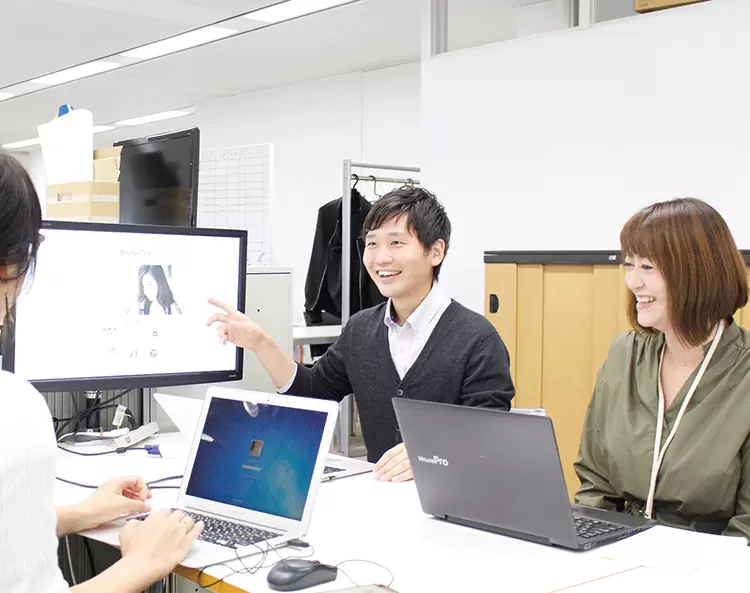 ミーティングを重ね、サービスの新しいコンテンツを企画しています。