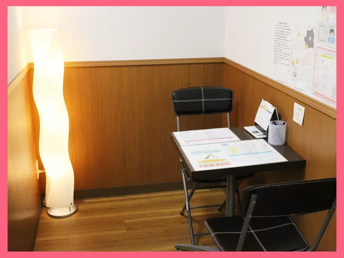 お客様にリラックスしてもらうために、みんなで店内の工夫をしています。