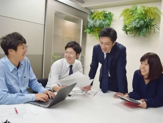 社員同士でいろいろ話し合ったり協力しながら進めています。相談もすぐにできますよ◎