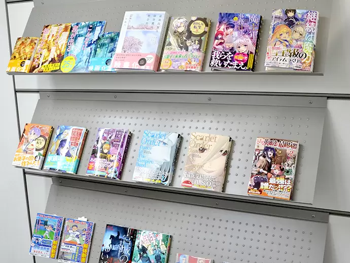 ライトノベルを中心に出版事業を展開し、多くのファンを獲得しています。