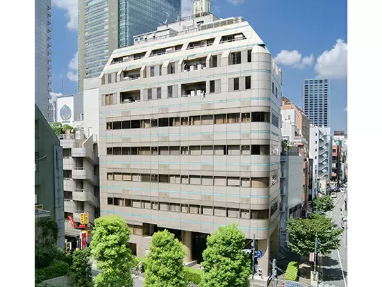 勤務地は「赤坂駅」「溜池山王駅」「赤坂見附駅」の3駅が利用でき、便利！