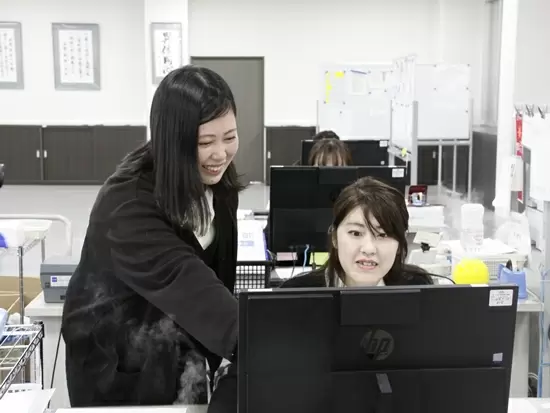 20～40代を中心に活躍する当社。常に有線からの音楽が流れる和やかな雰囲気の社風が魅力♪