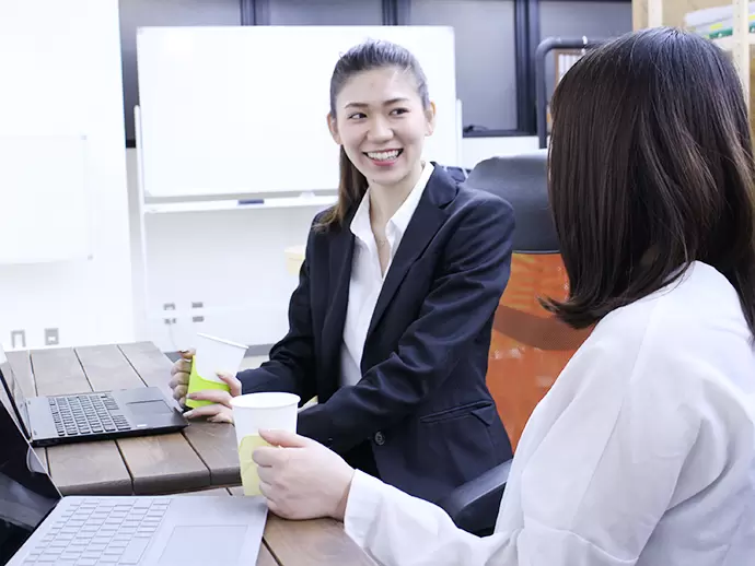 社内ではフランクに雑談もできる環境です♪