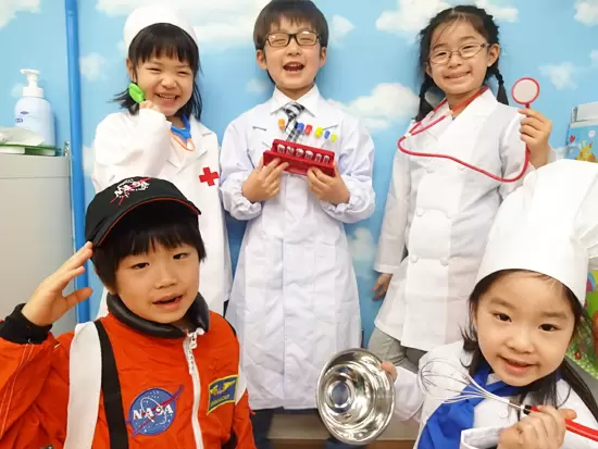 子どもたちが英語を通じて、遊び、考え、学び、成長する。そんな保育を目指しています。