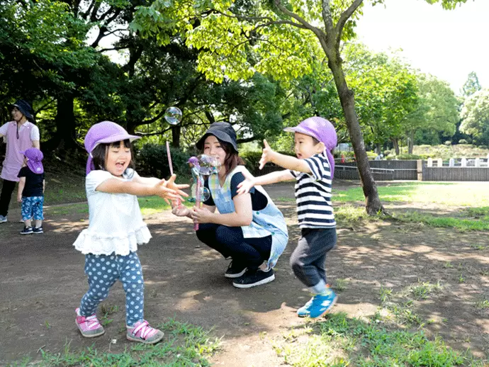 子どもたちの個性を尊重し、見守る保育を行っています。