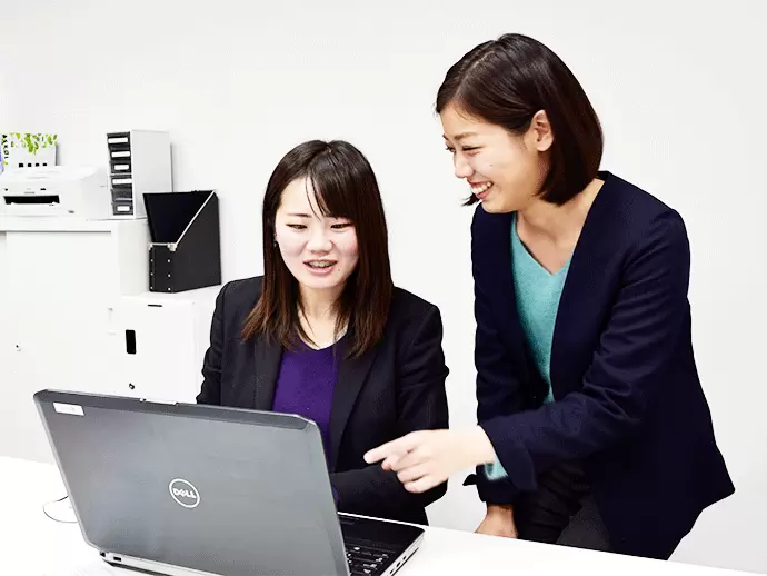 同年代の社員が多く、わからないことがあってもすぐに聞ける環境です。