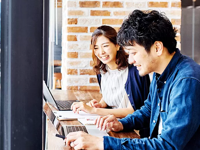 分からないことは経験豊富な先輩社員が丁寧に教えるので、安心してください