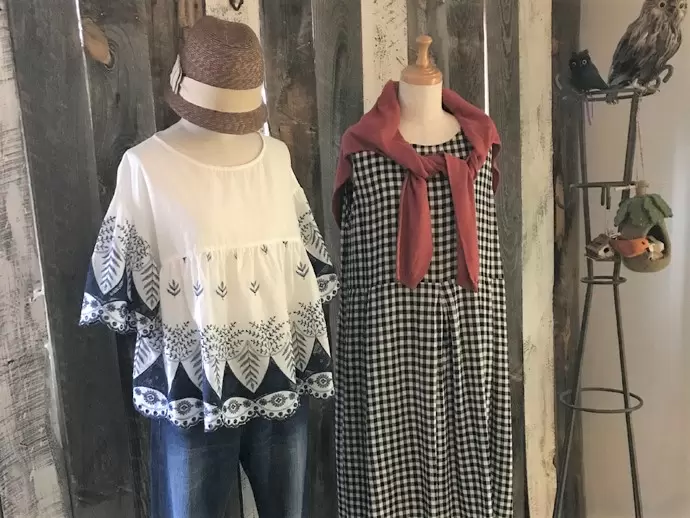 服装自由はもちろんのこと、ピアス・ネイルもOKなので自分のオシャレを楽しみながら働けます！