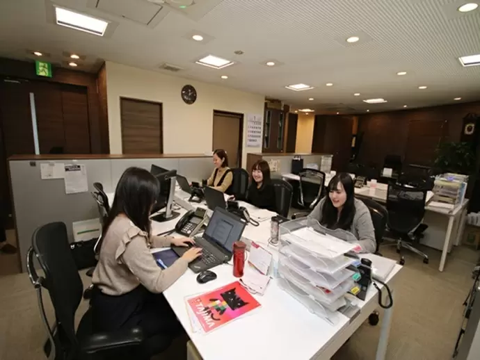 20代の女性が活躍中！服装もネイルも自由です。