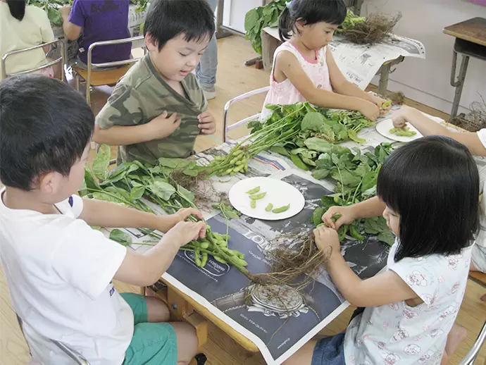教室では0歳から5歳までのお子様が自由に活動しています！