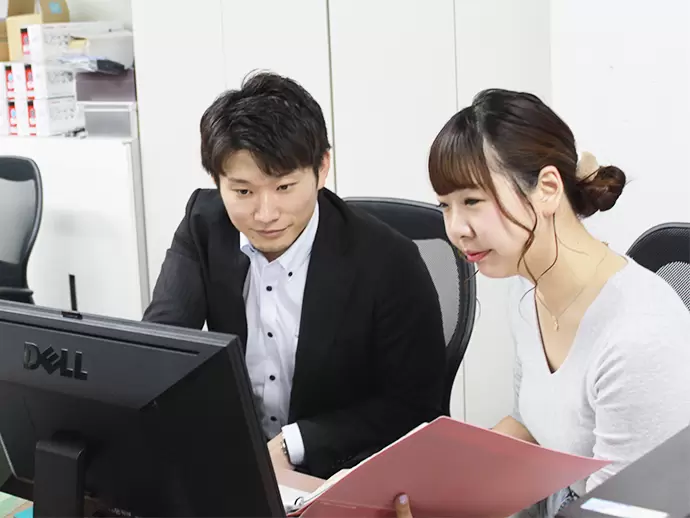 社員皆仲がよく、気兼ねなく仕事をフォローし合える関係です。