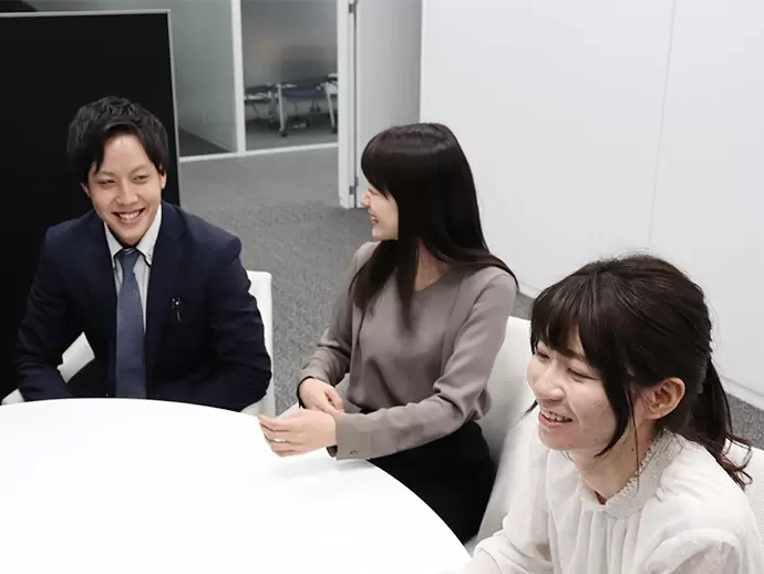 社員同士の距離が近く、和気藹々とした環境です♪