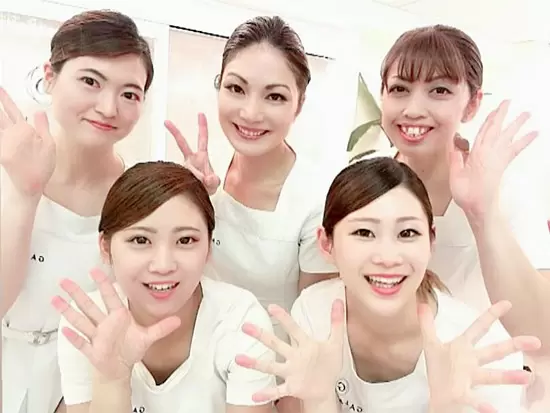 職場環境も良く､とにかく笑顔がたえず､ 人間関係で悩むことも全くありません｡