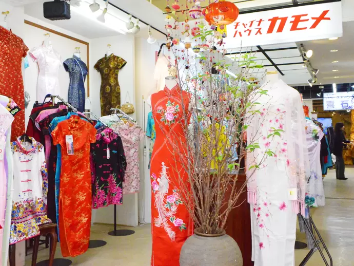 1階の「チャイナハウスカモメ」には様々な民族文化がずらり。様々な知識も身に付きますよ♪