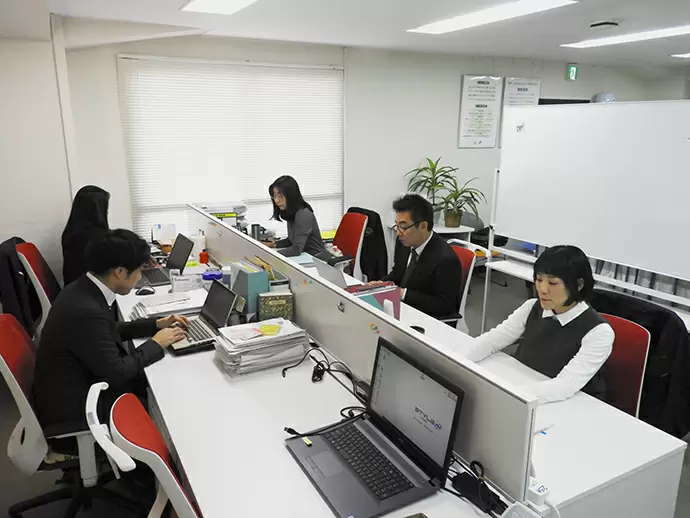 20代～50代までスタッフの層は幅広いです。自分のキャリア領域を広げたい意欲的な方が多数！