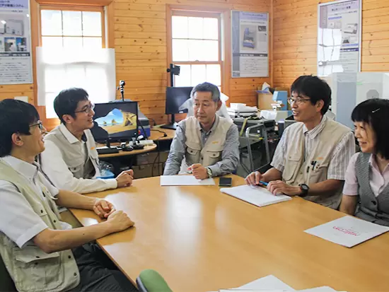 和やかな職場。頼れる先輩や一緒に頑張れる同世代までさまざまな年齢層が活躍しています。