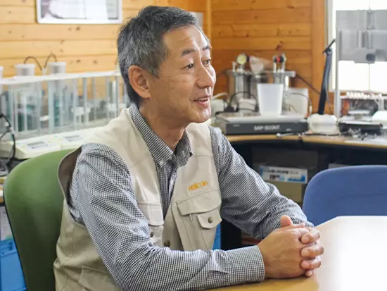 長年人事を担当してきた富田。「字がきれいだね」などと個性も評価してあなたの可能性を大事にします。