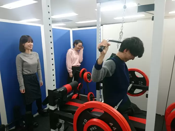 社内にはトレーニングルームもあります！自由にお使いいただけます。