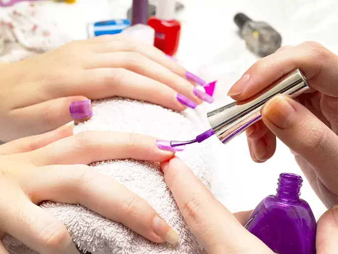 モデルとして、先生や学生のメイクやネイル、ヘアカットなどを受けられることも！