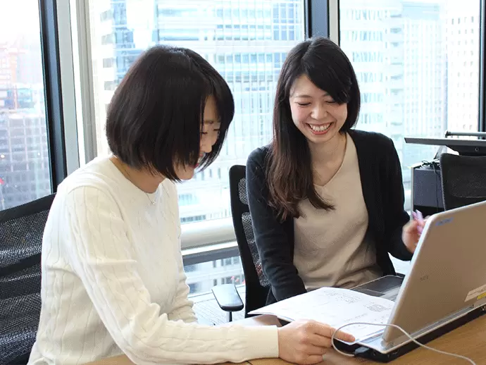 入社後は、OJTでベテランの先輩スタッフが『経理』のお仕事をお教えします！