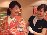 衣裳は38000点、そのうち80%がTAKAMIオリジナル商品です。