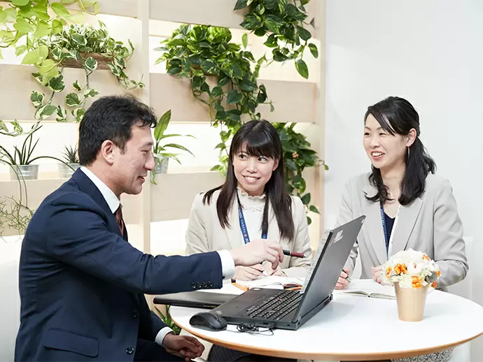キレイなオフィスで打ち合わせ♪