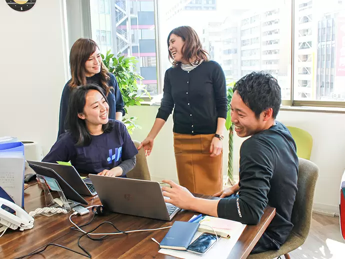 最近は女性社員も増えてきており、社内は男女関係なく活気に溢れています♪