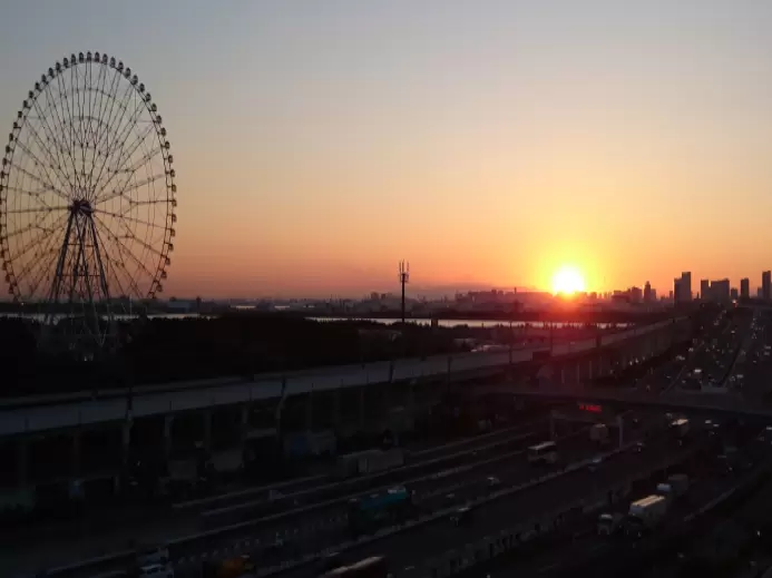 帰社する時はキレイな夕日を見ることも。しっかり休んでまた明日がんばりましょう！！