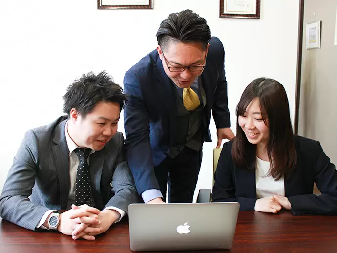 分からない事は周りの先輩社員が丁寧に教えてくれます♪気軽にチャレンジしてください！