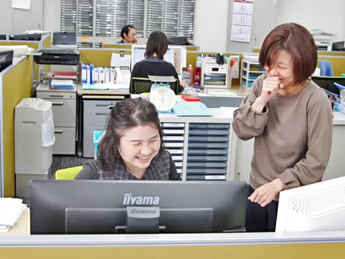 事務デビュー歓迎！同じく未経験スタートだった先輩社員がイチから丁寧にお教えしますよ◎
