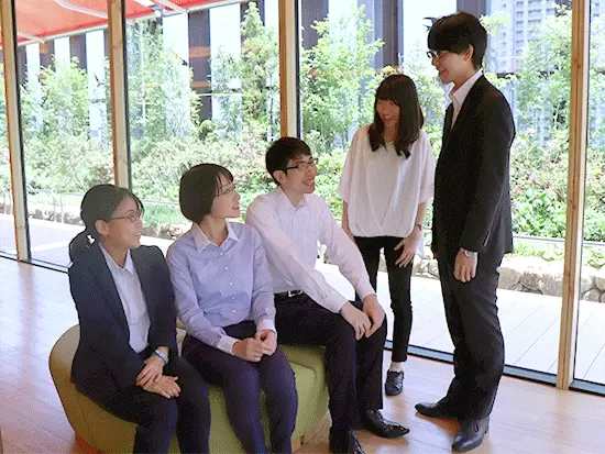 社員同士の交流も多く、居心地のいい雰囲気です。お互いに助け合いながら働いています。