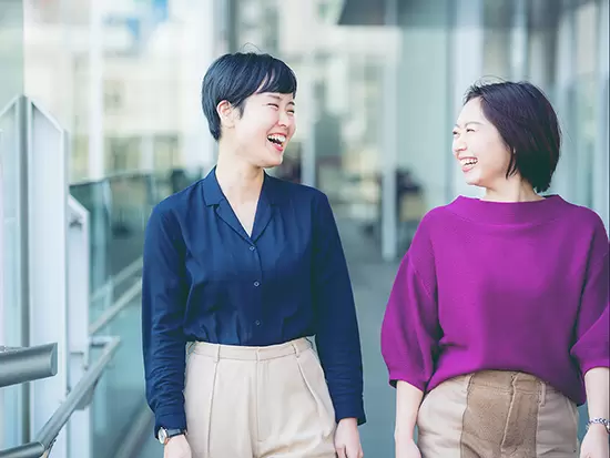 同じフロアに代表もいる風通しの良さ◎コミュニケーションを取りながら働いていきましょう。