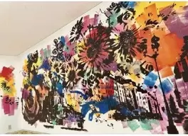 ワークスペースには有名なローラーアートのアーティストさんに描いて頂いた絵が壁一面に広がってます
