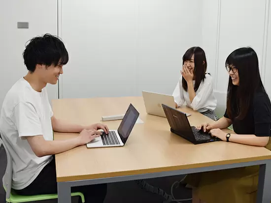 お互いに技術を教え合うこともあります！